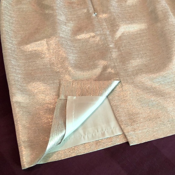 NWOT Elegant Gold Metallic Lined Pencil Skirt - Picture 4 of 5